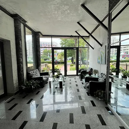 Sunny Plaza Celebrity Апартаменты *